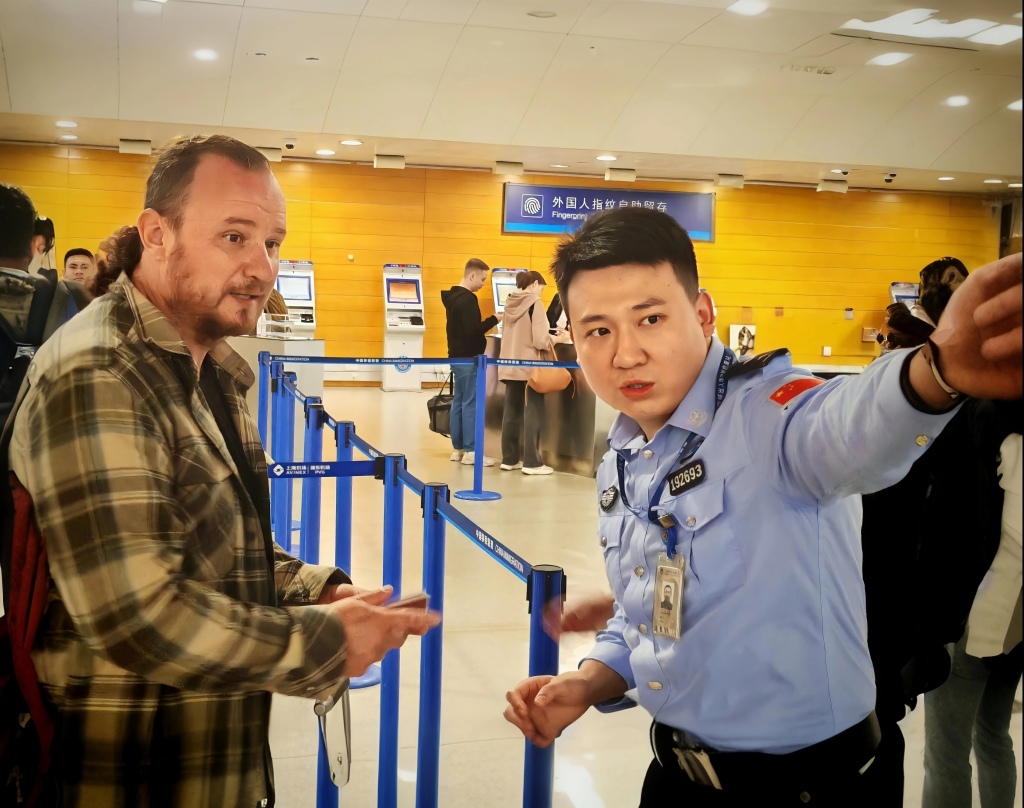 上海边检成立青年志愿服务联盟 以“通关+”服务护航进博会